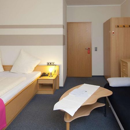 Hotel Garni Am Goetheplatz Бад-Мюнстер-на-Штайн-Эбернбурге Номер фото