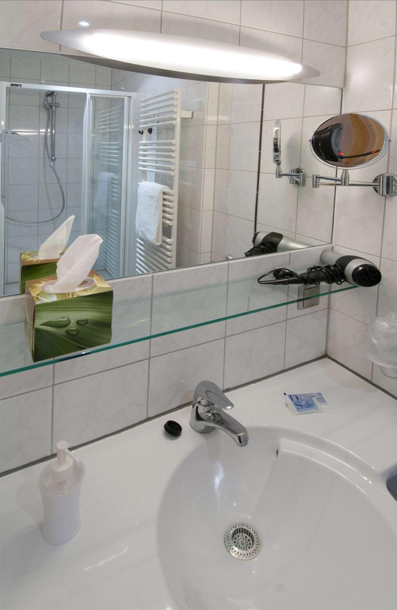 Hotel Garni Am Goetheplatz Бад-Мюнстер-на-Штайн-Эбернбурге Номер фото