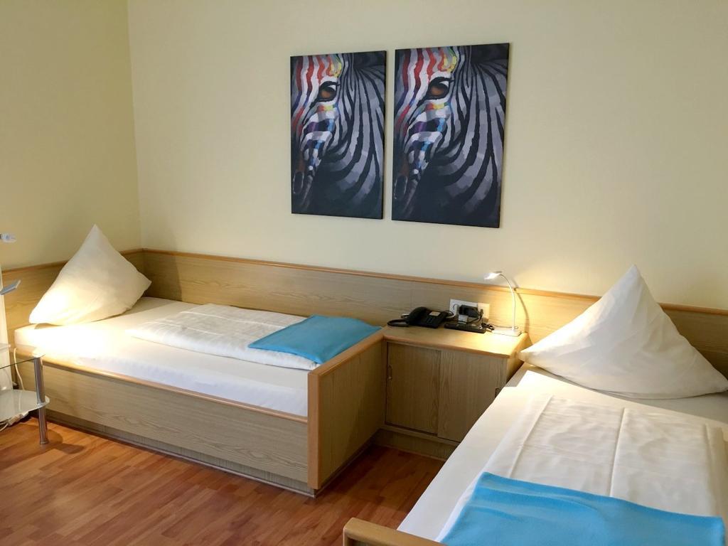 Hotel Garni Am Goetheplatz Бад-Мюнстер-на-Штайн-Эбернбурге Экстерьер фото
