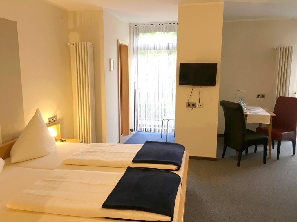 Hotel Garni Am Goetheplatz Бад-Мюнстер-на-Штайн-Эбернбурге Экстерьер фото