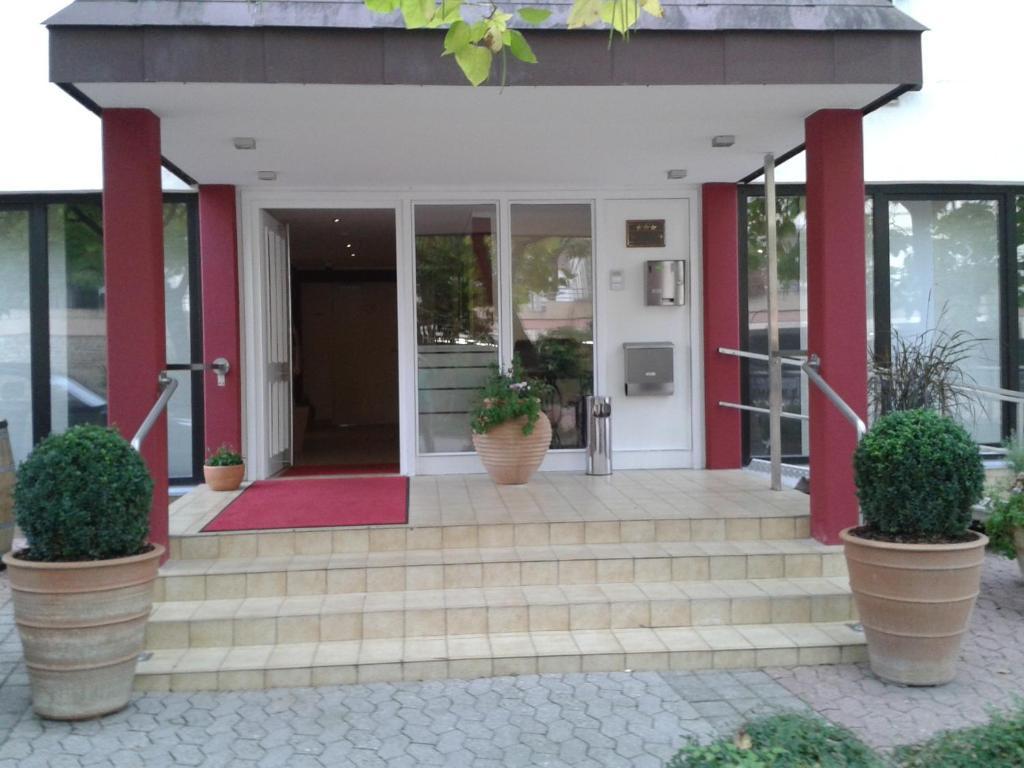 Hotel Garni Am Goetheplatz Бад-Мюнстер-на-Штайн-Эбернбурге Экстерьер фото