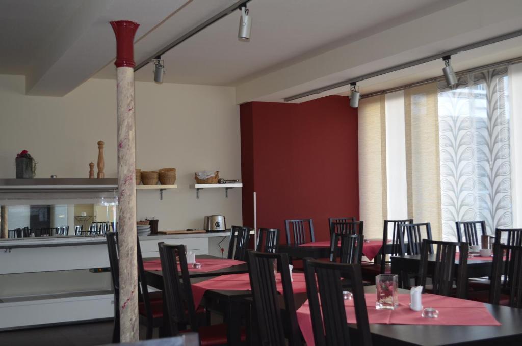 Hotel Garni Am Goetheplatz Бад-Мюнстер-на-Штайн-Эбернбурге Экстерьер фото